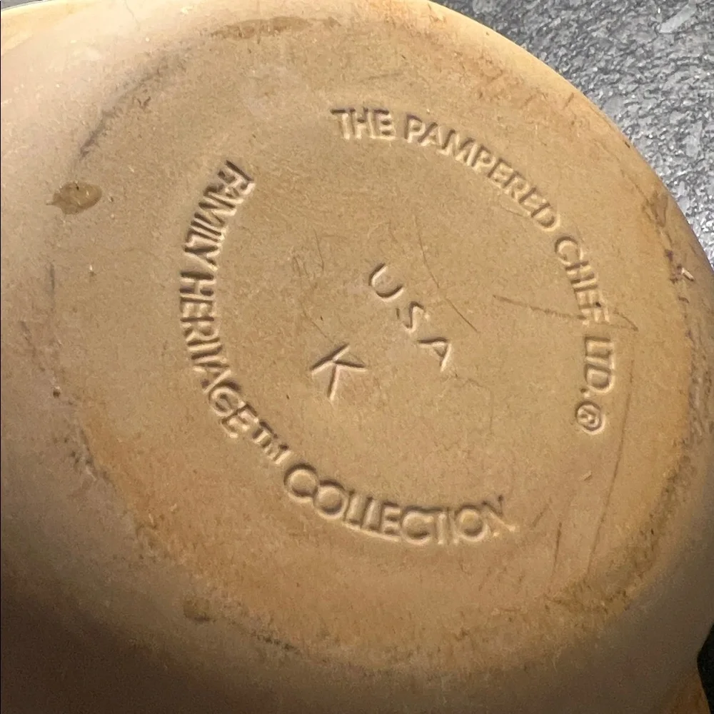 Stoneware baking bowl Pampered chef Can use inverted too as a roaster cover